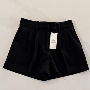 NWT Aritzia Babaton Black High-Waist Pleated Mini Shorts